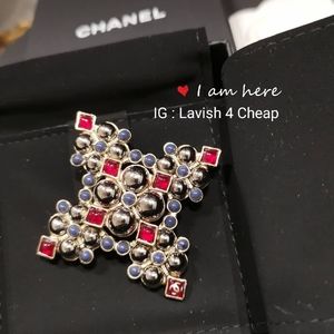 💯 Chanel brooch